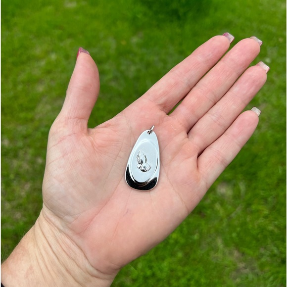 Vintage Sarah Coventry Silver-tone Serenity Prayer Pendant - Picture 6 of 14